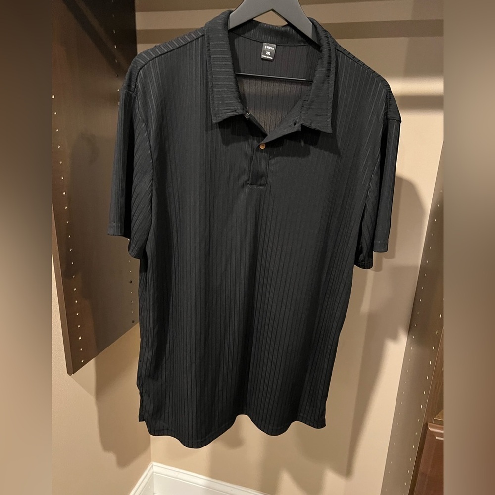 SHEIN Men's Dark Polo Shirt